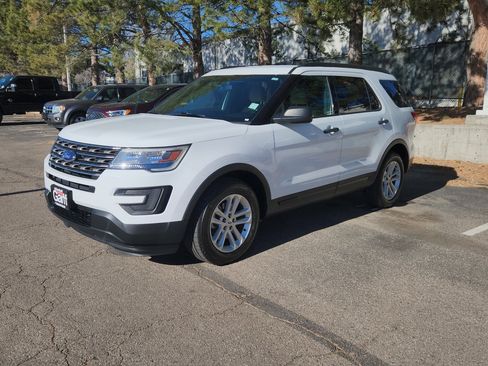 Used 2017 Ford Explorer FWD image 3