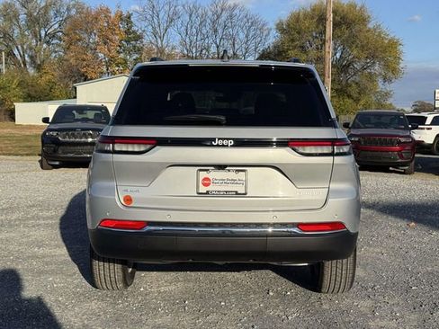 New 2025 Jeep Grand Cherokee Laredo X w/ Luxury Tech Group I AWD/4WD image 21