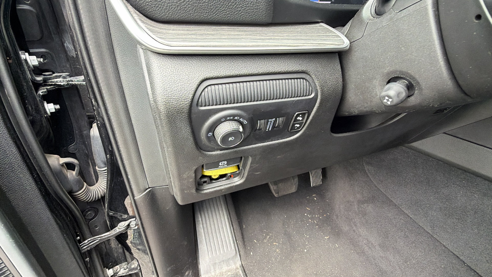 Used 2024 Jeep Wagoneer L Series II w/ Flexible Seating Group AWD/4WD image 28
