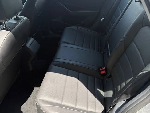 Used 2024 Volkswagen Jetta SE FWD image 2