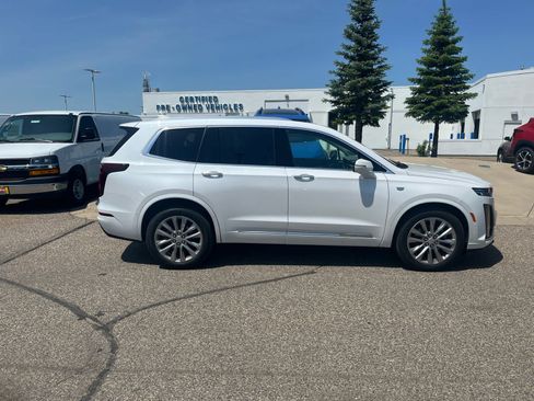 Used 2023 Cadillac XT6 Premium Luxury w/ Technology Package AWD/4WD image 4