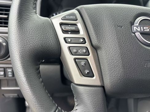 Used 2023 Nissan Titan SV w/ SV Convenience Package image 17