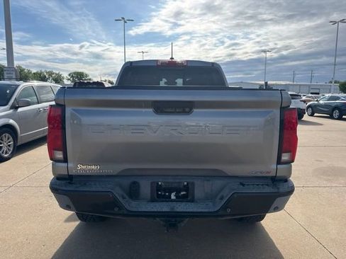 Used 2026 Chevrolet Colorado ZR2 w/ Technology Package AWD/4WD image 4