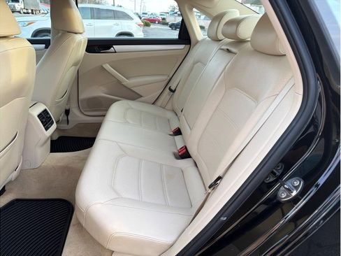 Used 2013 Volkswagen Passat 2.5 SE image 11