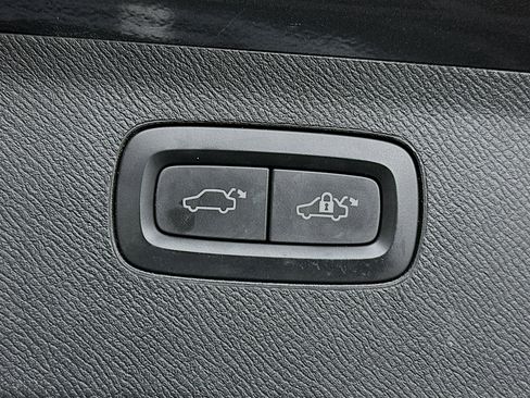 Used 2016 Volvo XC90 T5 Momentum image 28