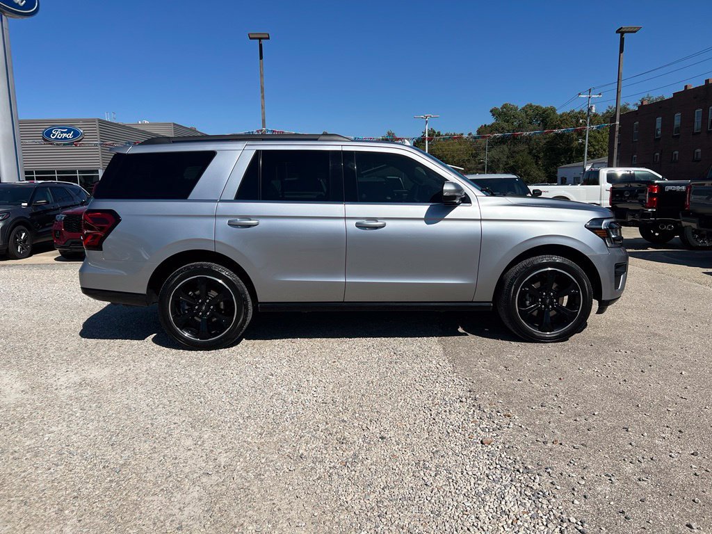 Used 2022 Ford Expedition Limited AWD/4WD image 9