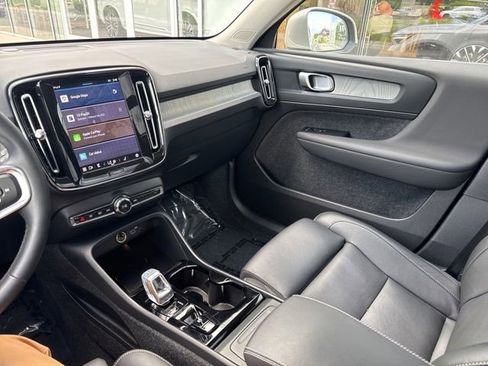 Used 2025 Volvo XC40 B5 Plus AWD/4WD image 21
