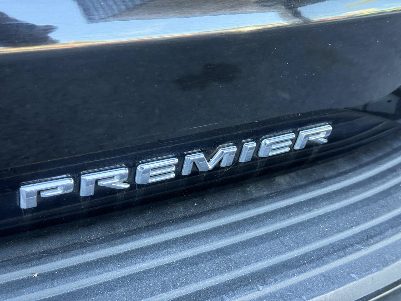 Used 2022 Chevrolet Suburban Premier AWD/4WD image 10