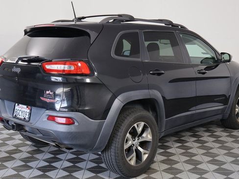 Used 2016 Jeep Cherokee Trailhawk w/ Comfort/Convenience Group image 4