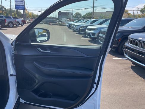 New 2025 Jeep Grand Cherokee Laredo X w/ Luxury Tech Group I image 18