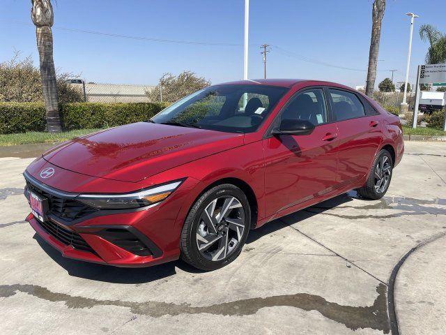 Used 2025 Hyundai Elantra Sport FWD image 1