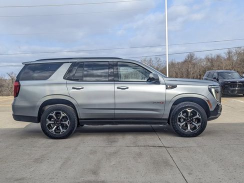 Used 2025 GMC Yukon AT4 w/ AT4 Premium Package image 6
