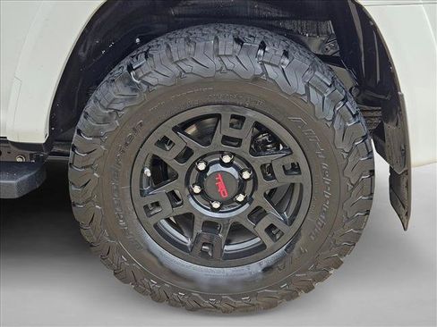 Used 2019 Toyota 4Runner SR5 AWD/4WD image 24