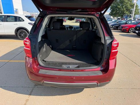 Used 2017 Chevrolet Equinox Premier w/ Enhanced Convenience Package FWD image 4