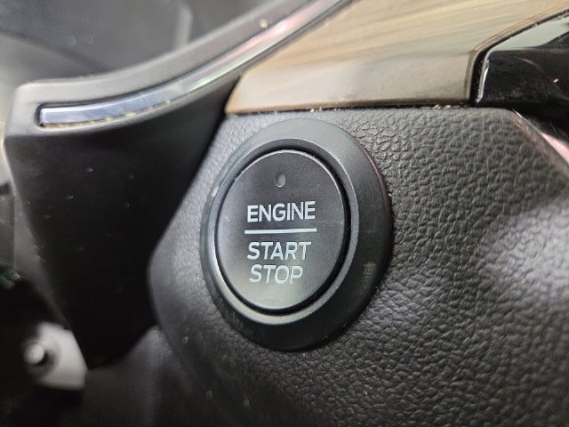 Used 2020 Ford Escape Titanium AWD/4WD image 24