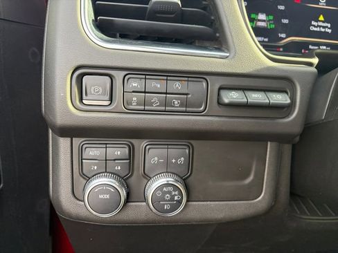 Used 2023 GMC Yukon AT4 w/ AT4 Premium Package AWD/4WD image 5