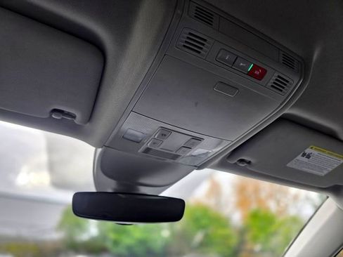 Used 2024 Volkswagen Taos SE image 24