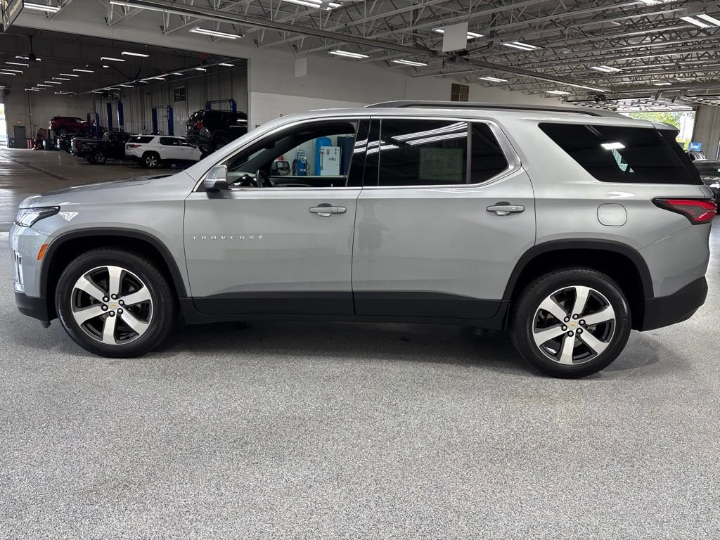 Used 2023 Chevrolet Traverse LT w/ LT Premium Package AWD/4WD image 4