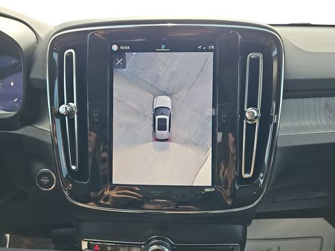 Used 2025 Volvo XC40 B5 Plus AWD/4WD image 23