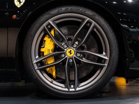 Used 2018 Ferrari 488 GTB image 16