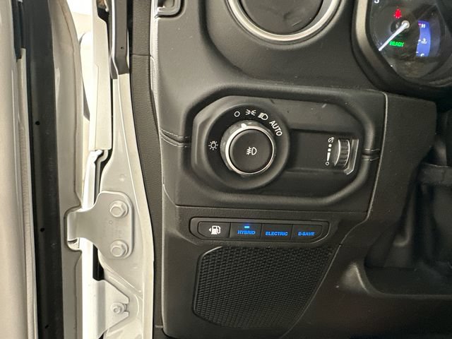 Used 2024 Jeep Wrangler Unlimited Sahara AWD/4WD image 16