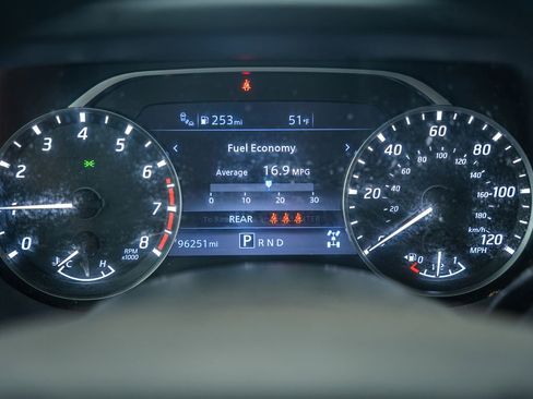 Used 2022 Nissan Titan SV w/ SV Convenience Package image 45