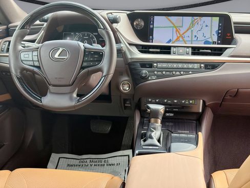Used 2019 Lexus ES 350 Ultra Luxury w/ Accessory Package 2 FWD image 19