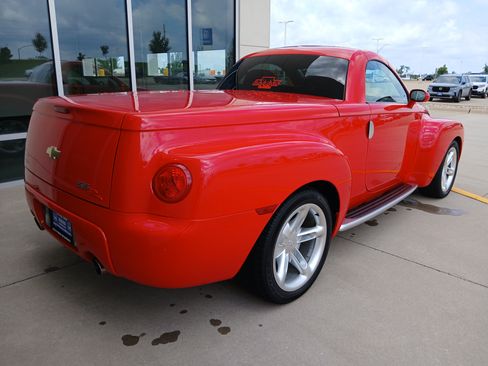 Used 2004 Chevrolet SSR w/ Preferred Equipment Group RWD image 7