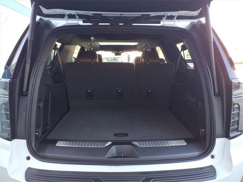 Used 2025 Chevrolet Suburban High Country image 20