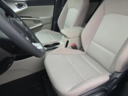 Used 2025 Kia Soul LX image 20