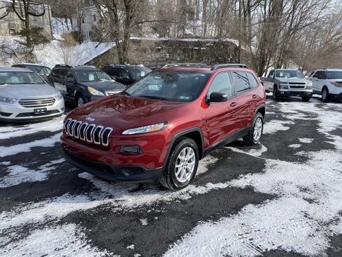 Used 2016 Jeep Cherokee Sport image 1