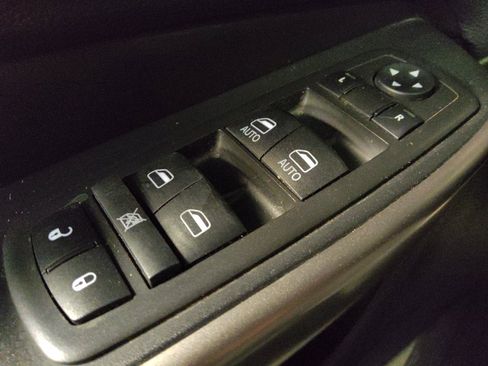 Used 2019 Jeep Cherokee Latitude Plus AWD/4WD image 27