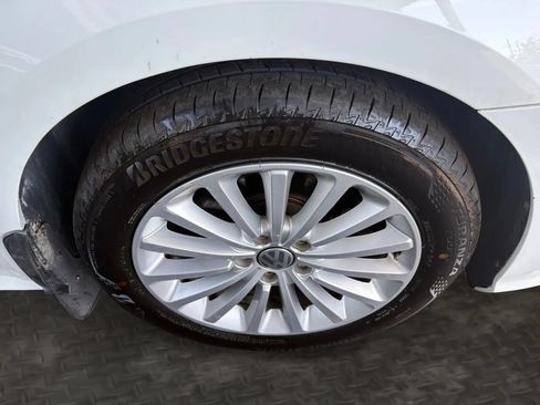 Used 2017 Volkswagen Passat 1.8T SE FWD image 39