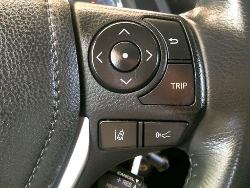 Used 2017 Toyota Corolla SE image 23