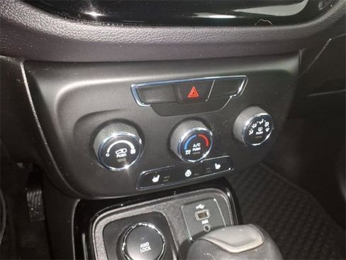 Used 2018 Jeep Compass Latitude image 20