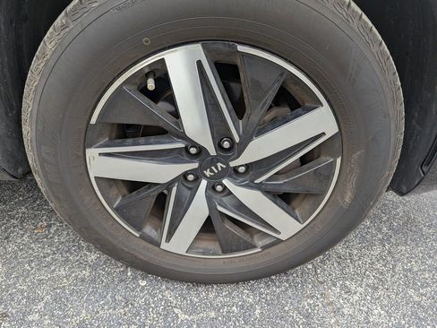 Used 2021 Kia Sorento S image 10