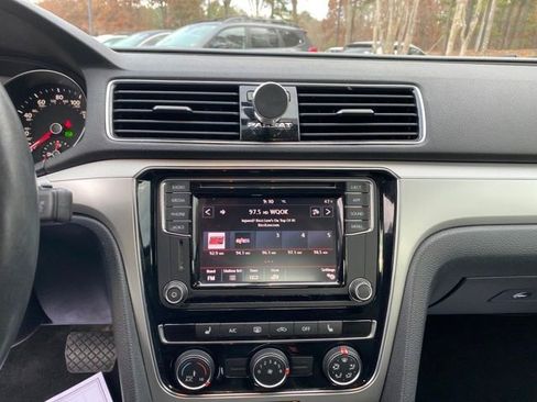 Used 2019 Volkswagen Passat 2.0T Wolfsburg image 19