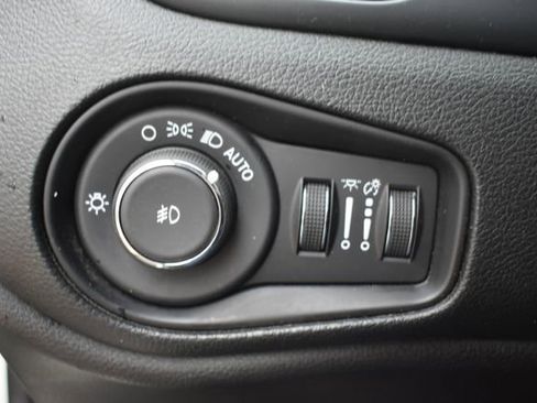 Used 2019 Jeep Renegade Altitude w/ Quick Order Package 2XM AWD/4WD image 19