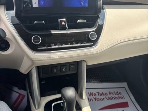 Used 2024 Toyota Corolla Cross XLE w/ Convenience Package AWD/4WD image 26
