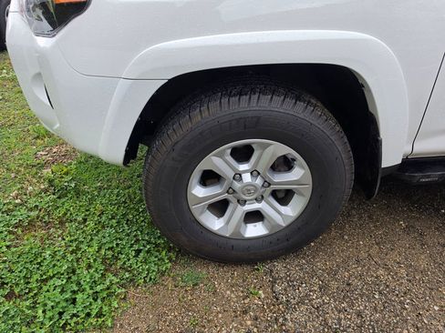 Used 2018 Toyota 4Runner SR5 Premium AWD/4WD image 3