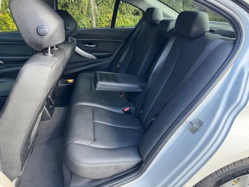 Used 2018 BMW 320i xDrive Sedan w/ Premium Package AWD/4WD image 16