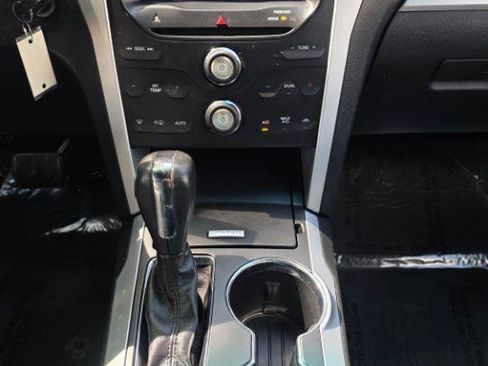 Used 2015 Ford Explorer XLT w/ Equipment Group 202B AWD/4WD image 17