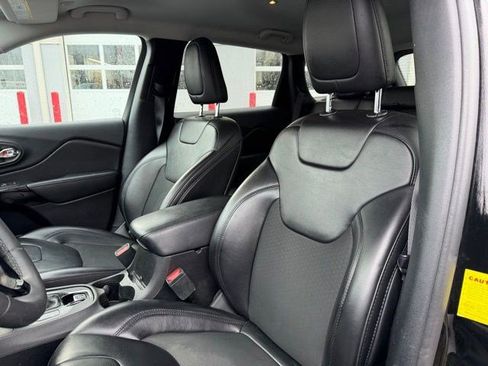 Used 2020 Jeep Cherokee Latitude Plus image 13