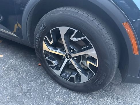 Used 2023 Kia Sportage EX image 6