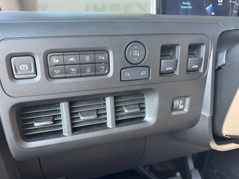 Used 2024 Chevrolet Brightdrop 600 w/ Battery Pack, Max Range AWD/4WD image 21