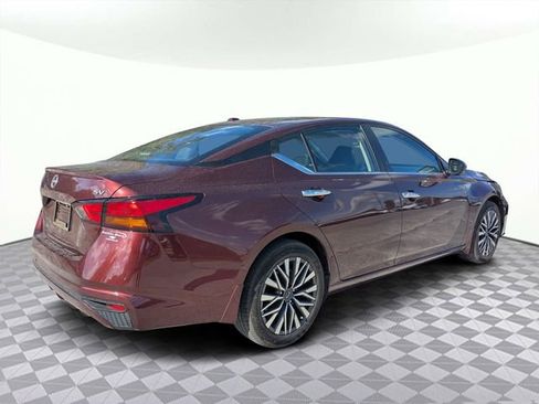 Used 2024 Nissan Altima 2.5 SV image 3