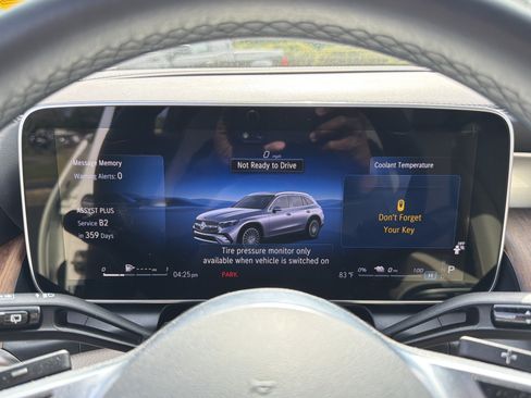Used 2025 Mercedes-Benz GLC 350e 4MATIC image 27