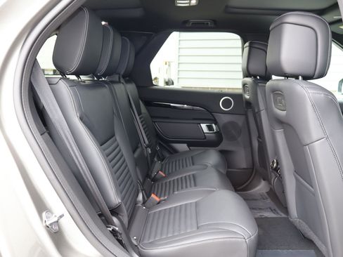 Certified 2025 Land Rover Discovery S AWD/4WD image 29