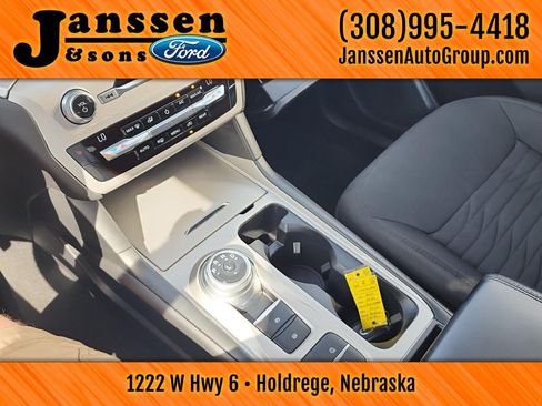 Used 2021 Ford Explorer XLT RWD image 32