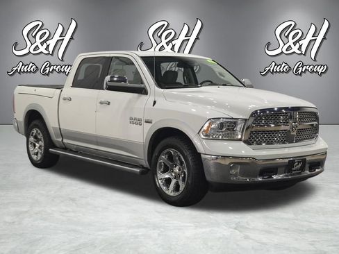 Used 2017 RAM 1500 Laramie w/ Convenience Group AWD/4WD image 2
